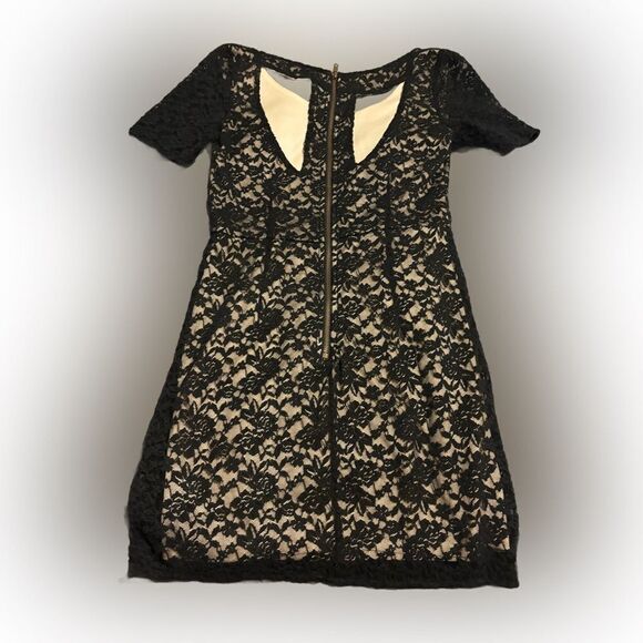 Moon Collection Lace Dress - Picture 2 of 3